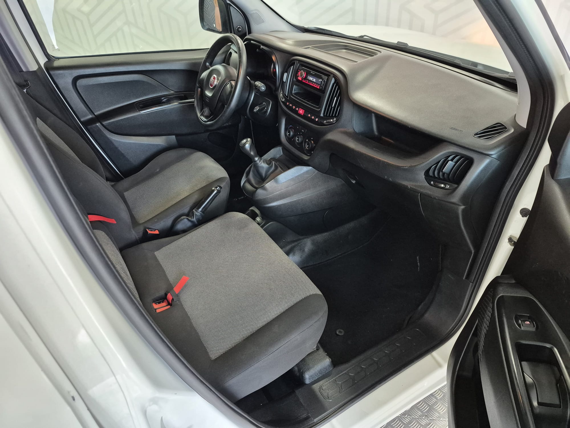 f75ae946-0256-43e6-8fef-5bfe9982fd76